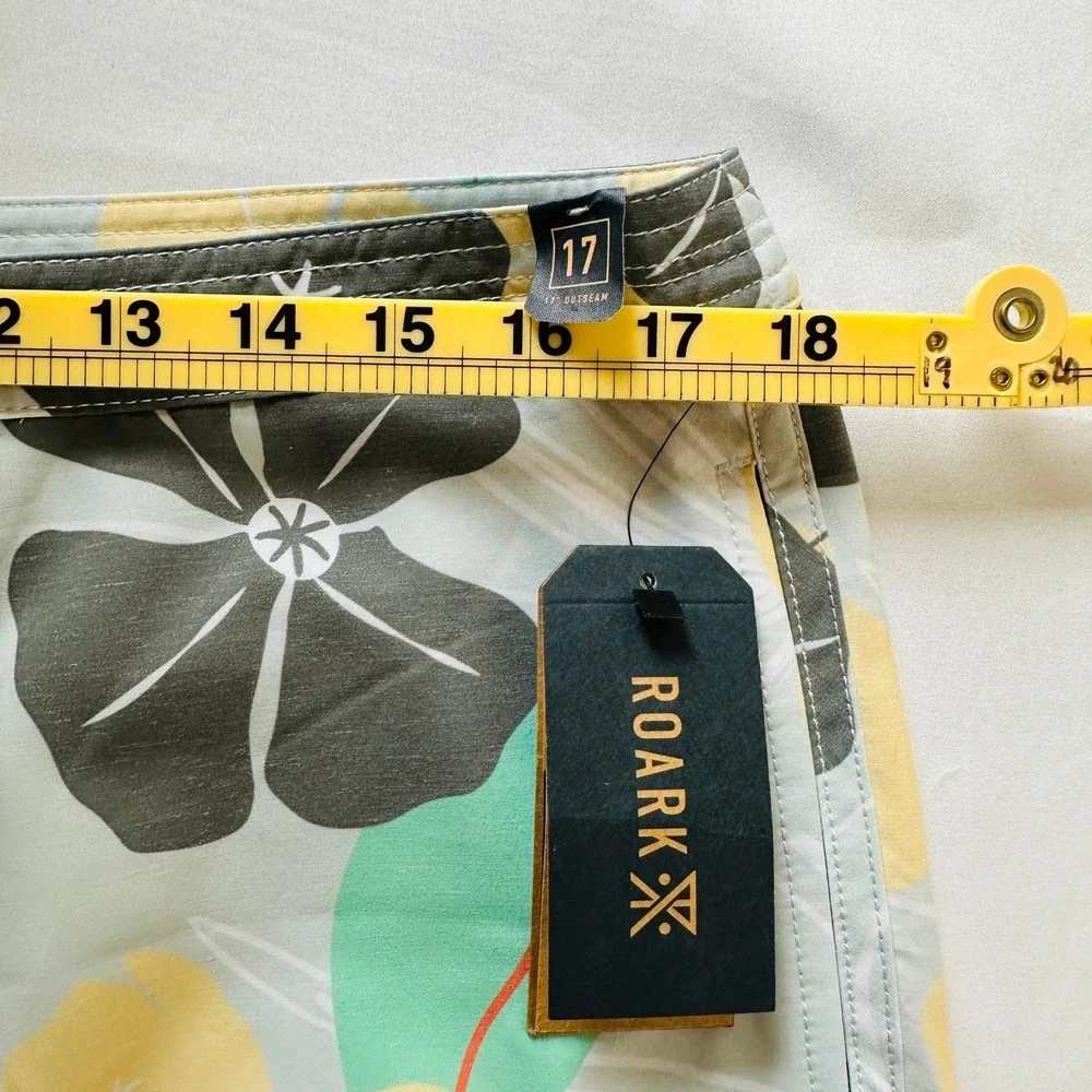 NWT ROARK Revival The Chiller Board Shorts Floral Print Mens 34‎ Vacation Resort